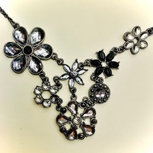 Beautiful Flower Vintage Like Necklace